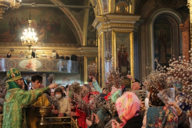 В Вербное воскресенье Владыка Леонтий совершил Литургию св. Иоанна Златоуста в Казанском соборе