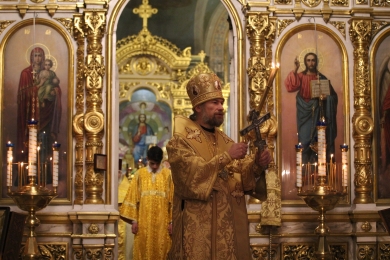 В день памяти благоверного князя Александра Невского епископ Леонтий совершил Божественную литургию