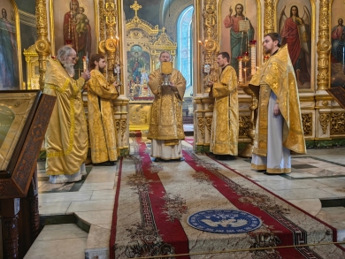 В Неделю 37-ю по Пятидесятнице епископ Леонтий совершил Литургию в Казанском соборе