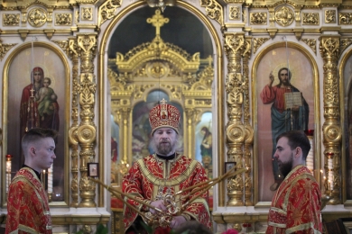 В Неделю 2-ю по Пасхе епископ Леонтий совершил Божественную литургию в Казанском соборе