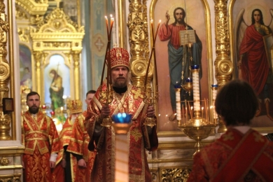 В канун Недели о мытаре и фарисее владыка Леонтий совершил всенощное бдение в Казанском Соборе.
