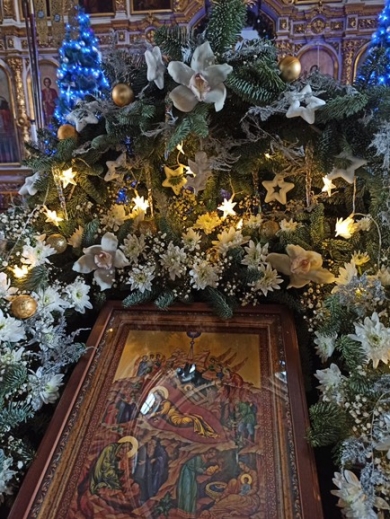 В праздник Рождества Христова епископ Сызранский и Шигонский Леонтий совершил Литургию в главном храме епархии