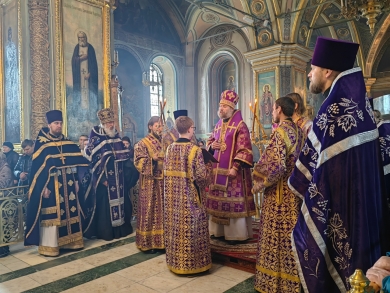 В Неделю Торжества Православия епископ Леонтий совершил Божественную литургию в Казанском соборе