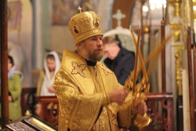 В канун Недели 17-й по Пятидесятнице владыка Леонтий совершил всенощное бдение в Казанском соборе