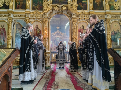 В пятницу первой седмицы Великого поста епископ Леонтий совершил Литургию Преждеосвященных Даров в Казанском соборе
