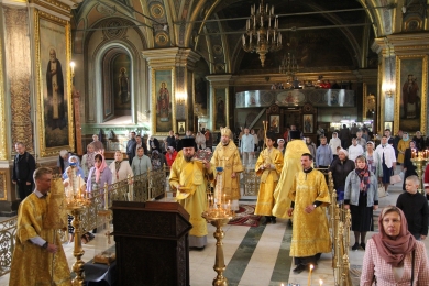 В Неделю 12-ю по Пятидесятнице владыка Леонтий совершил Литургию в Казанском соборе