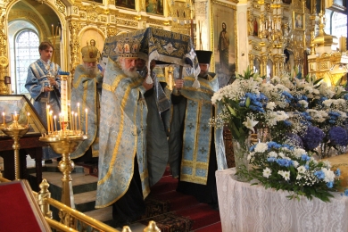 В канун праздника Успения Божией Матери епископ Леонтий совершил всенощное бдение в Казанском соборе