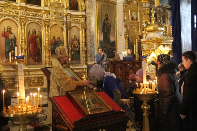Епископ Леонтий совершил Литургию в Казанском соборе и отслужил литию о всех трагически погибших в результате автомобильных аварий