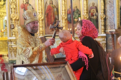 В Неделю Всех святых епископ Леонтий совершил Литургию в Казанском соборе
