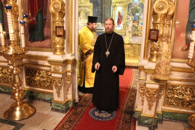 Епископ Леонтий совершил всенощное бдение в Казанском соборе