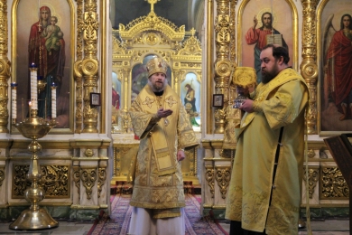 В Неделю о блудном сыне епископ Леонтий совершил Божественную Литургию