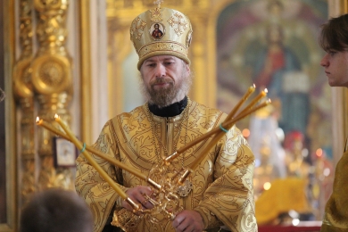 В Неделю 17-ю по Пятидесятнице епископ Леонтий совершил Литургию в Казанском соборе