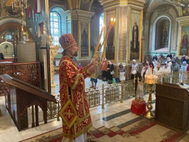 В Неделю 5-ю по Пасхе, епископ Леонтий совершил Литургию в Казанском соборе