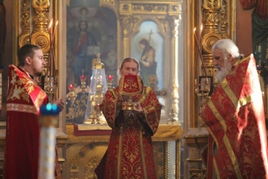 В Неделю о мытаре и фарисее епископ Леонтий совершил Литургию в Казанском Соборе.