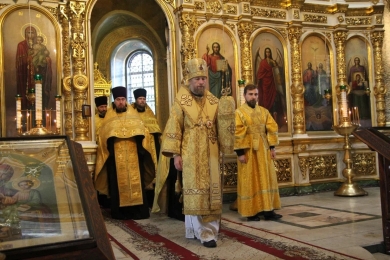 В канун Недели 5-ой по Пятидесятнице епископ Леонтий совершил всенощное бдение в Казанском соборе