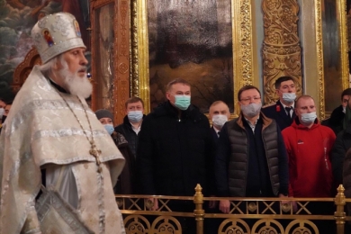 Губернатор Самарской области Дмитрий Азаров встретил Рождество в главном храме Сызранской епархии