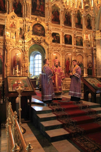 Епископ Леонтий совершил всенощное бдение в Казанском соборе