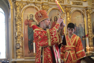 В Неделю жен-мироносиц епископ Леонтий совершил Литургию в Казанском соборе