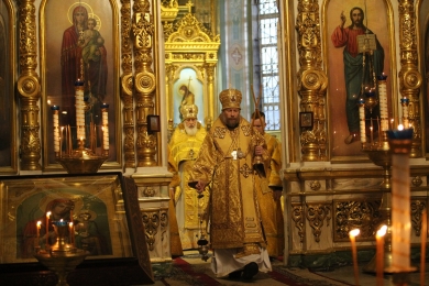 В Неделю 26-ю по Пятидесятнице епископ Леонтий совершил Литургию в Казанском соборе