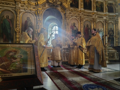 В Прощеное воскресенье епископ Леонтий совершил Литургию в Казанском соборе