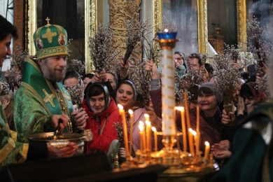 В праздник Входа Господня в Иерусалим епископ Леонтий совершил Литургию и освящение верб