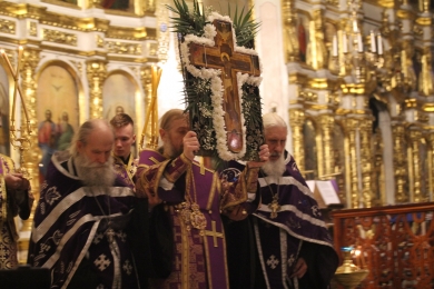 В канун Крестопоклонной Недели епископ Леонтий совершил всенощное бдение в Казанском соборе