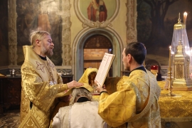 В Неделю 23-ю по Пятидесятнице епископ Леонтий совершил Литургию в Казанском соборе