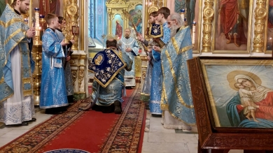 На праздник Введения во храм Пресвятой Богородицы епископ Леонтий совершил Божественную литургию