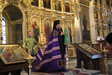 В канун праздника праздника Входа Господня в Иерусалим епископ Леонтий совершил всенощное бдение в Казанском соборе