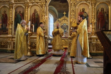 В Неделю 13-ю по Пятидесятнице епископ Леонтий совершил Литургию в Казанском соборе
