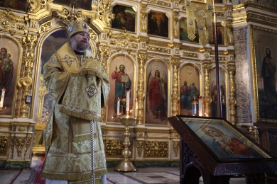 В Неделю 28-ю по Пятидесятнице епископ Леонтий совершил Литургию в Казанском соборе