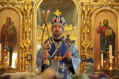 В день празднования Введения во храм Пресвятой Богородицы епископ Леонтий совершил Литургию в Казанском соборе