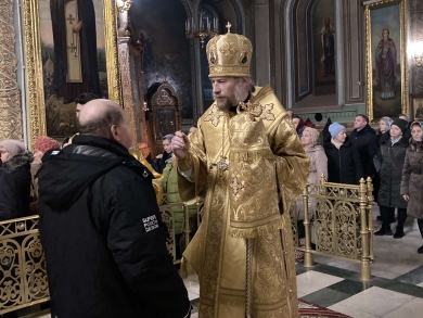 В канун Недели 33-й по Пятидесятнице владыка Леонтий совершил всенощное бдение в Казанском соборе
