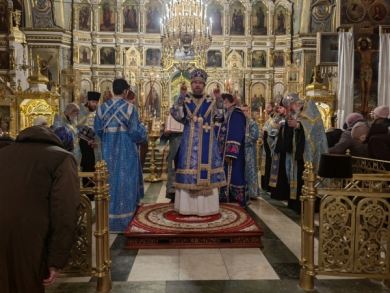 В канун праздника Сретения Господня епископ Леонтий совершил всенощное бдение в Казанском Соборе