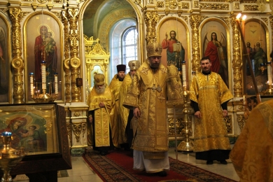 В канун Недели сыропустной Владыка Леонтий совершил всенощное бдение в Казанском соборе