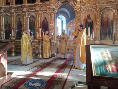 В Неделю о мытаре и фарисее епископ Леонтий совершил Литургию в Казанском соборе
