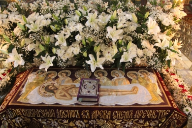 В канун Великой Субботы епископ Леонтий совершил утреню с чином погребения в Казанском соборе