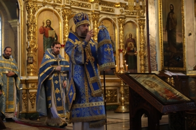 В праздник введения во храм Богородицы епископ Леонтий совершил Литургию в Казанском соборе