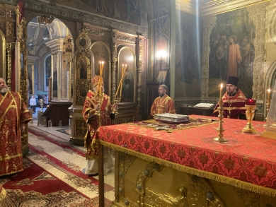 В канун Недели 5-й по Пасхе епископ Леонтий совершил всенощное бдение в Казанском соборе
