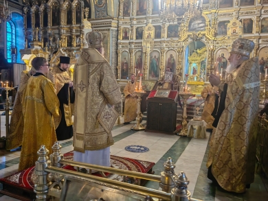 В канун Недели о блудном сыне епископ Леонтий совершил всенощное бдение в Казанском соборе