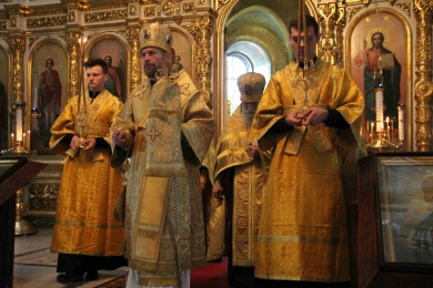 В праздник Происхождения Честных Древ Животворящего Креста Господня епископ Леонтий совершил всенощное бдение в Казанском соборе