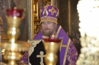 Владыка Леонтий совершил Литургию Василия Великого и чин умовения ног в Казанском соборе