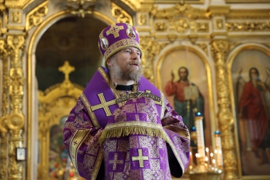 В праздник Воздвижения Креста Господня епископ Леонтий совершил Литургию в Казанском соборе
