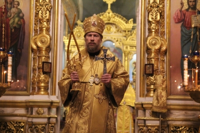 В Неделю 27-ю по Пятидесятнице епископ Леонтий совершил Литургию в Казанском соборе