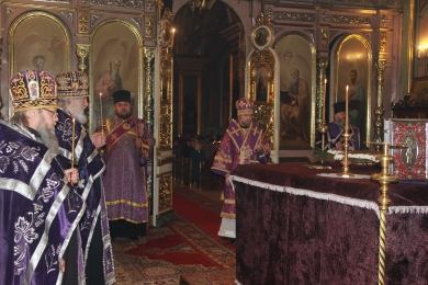 3 апреля епископ Леонтий совершил всенощное бдение в Казанском соборе