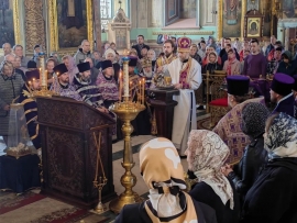 В Великий четверг епископ Леонтий совершил Литургию и Чин умовения ног в Казанском соборе