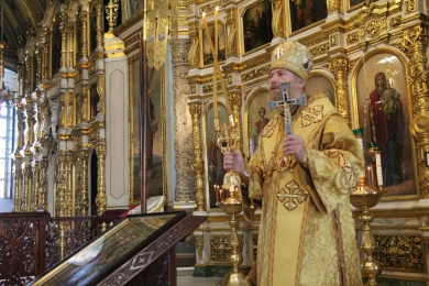 В Неделю Всех святых, в земле Русской просиявших, епископ Леонтий совершил Литургию в Казанском соборе