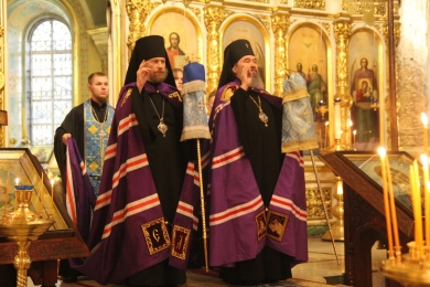 Накануне празднования Покрова Пресвятой Богородицы в Казанском соборе было совершено всенощное бдение