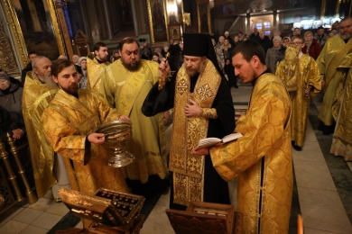 В Неделю 29-ю по Пятидесятнице епископ Леонтий совершил Литургию в Казанском соборе