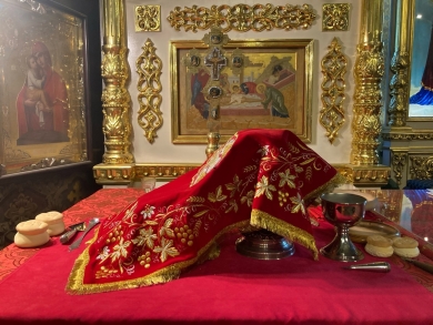В Неделю 3-ю по Пасхе епископ Леонтий совершил Божественную литургию в Казанском соборе